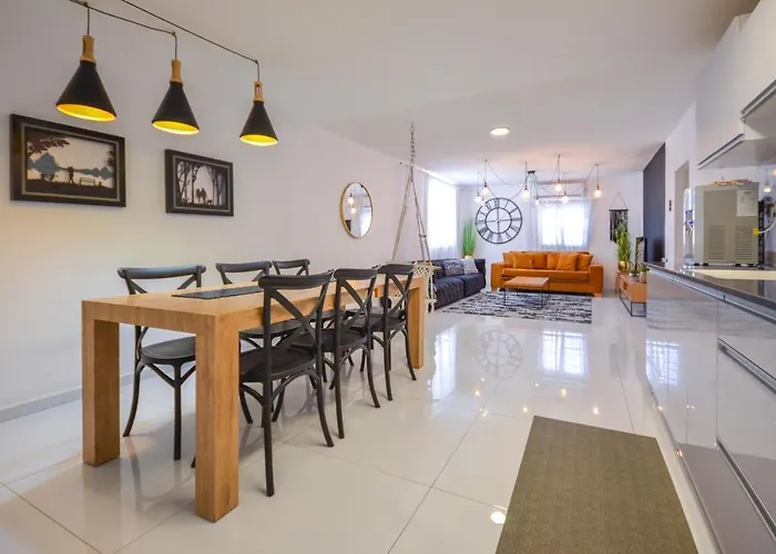 Yalarent Sunny 3Br Apt